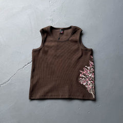 Derschutze Ribbed Side Floral Embroidery Tank Top - Brown