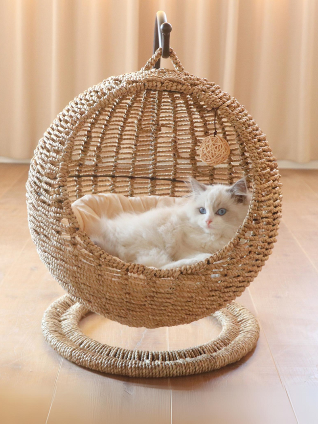 Circle type rattan style cat house Hover Image