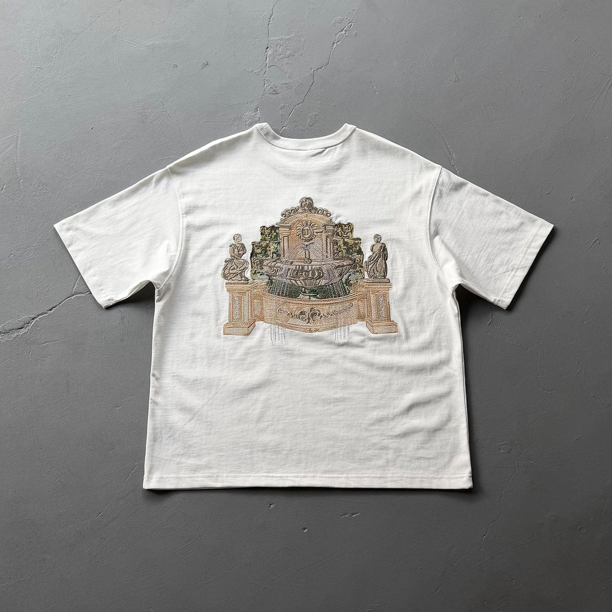 Derschutze Classical Architecture Fountain T-Shirt - White